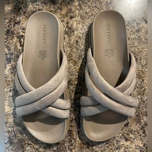 New! Old Navy criss cross sandals